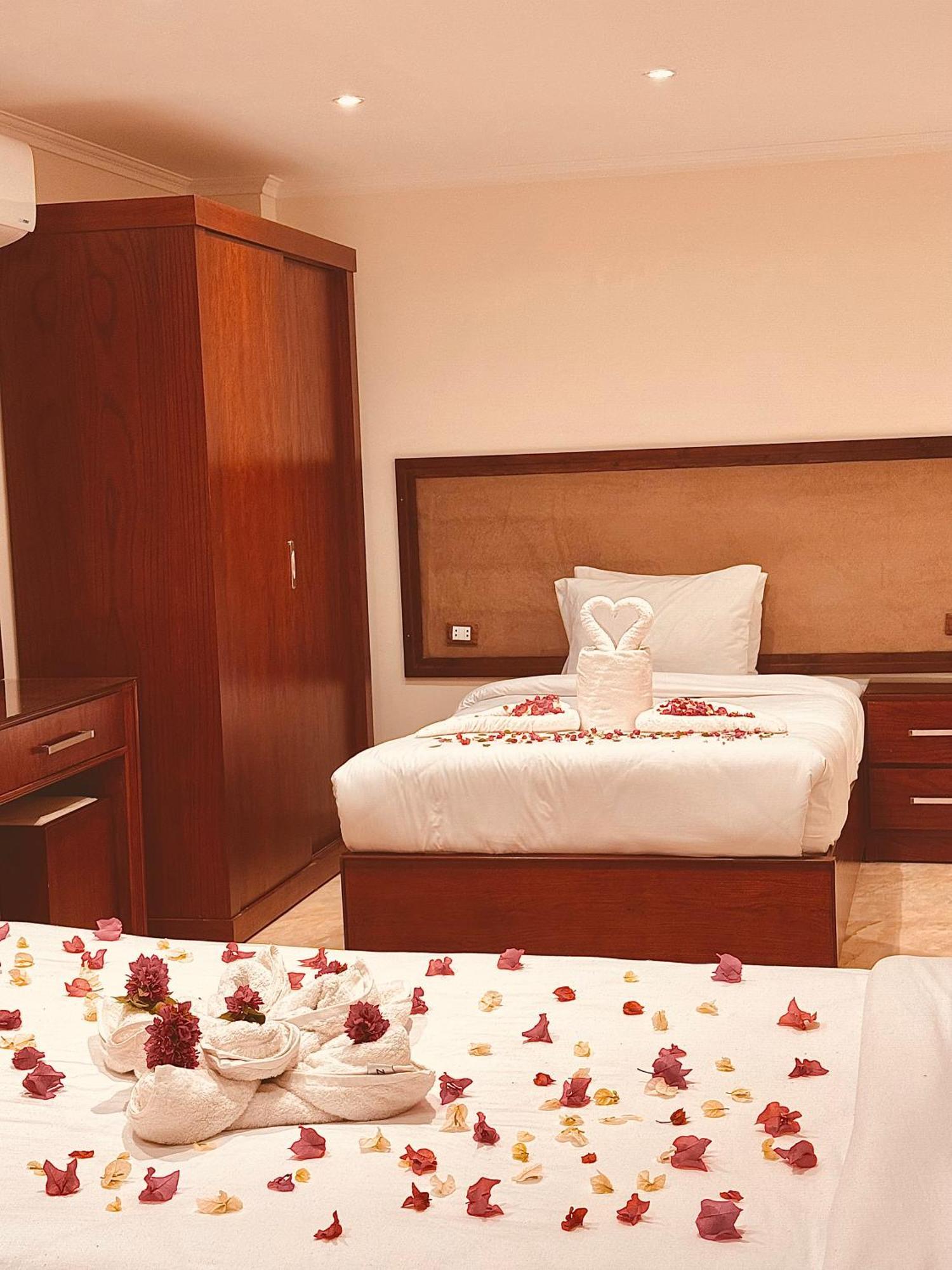 Flower Pyramids Inn Kafrat al Jabal Exterior foto